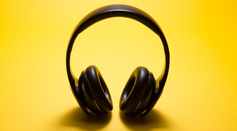 Headphones loud music can cause tinnitus Silver Magazine www.silvermagazine.co.uk