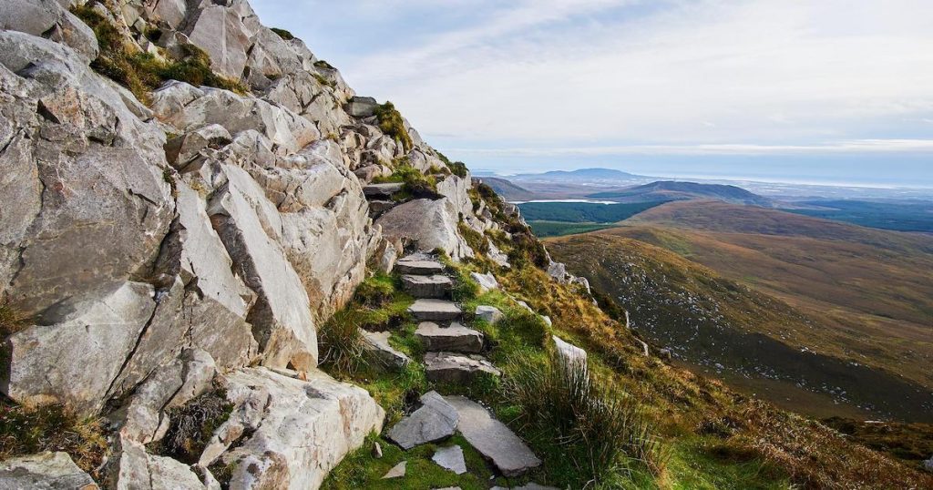 Stunning Irish views make for the perfect hiking holiday - www.silvermagazine.co.uk